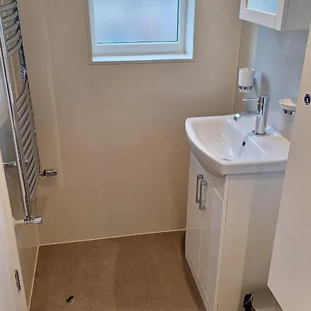 New 2 Bedrooms With Private Ensuite Bathrooms Near Heathrow Ashford  Exterior photo